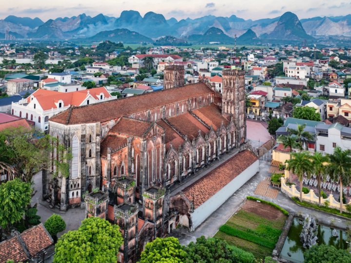 Toàn cảnh khu vực xung quanh nhà thờ Sở Kiện