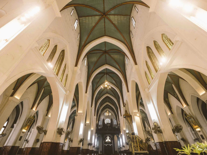 Nhà thờ Sở Kiện được xây dựng theo mô hình Duomo di Milano (Ý).