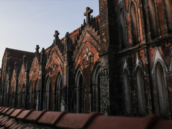 Nhà thờ Sở Kiện xây dựng theo kiến trúc Gothic độc đáo.