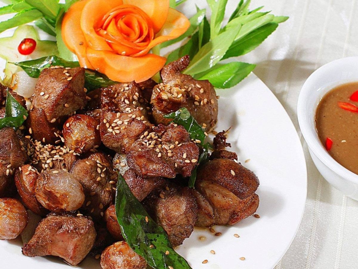 Ẩm thực Hà Nam mang nét giản dị, cân bằng và chú trọng nguyên liệu tươi cùng hương vị hài hòa.