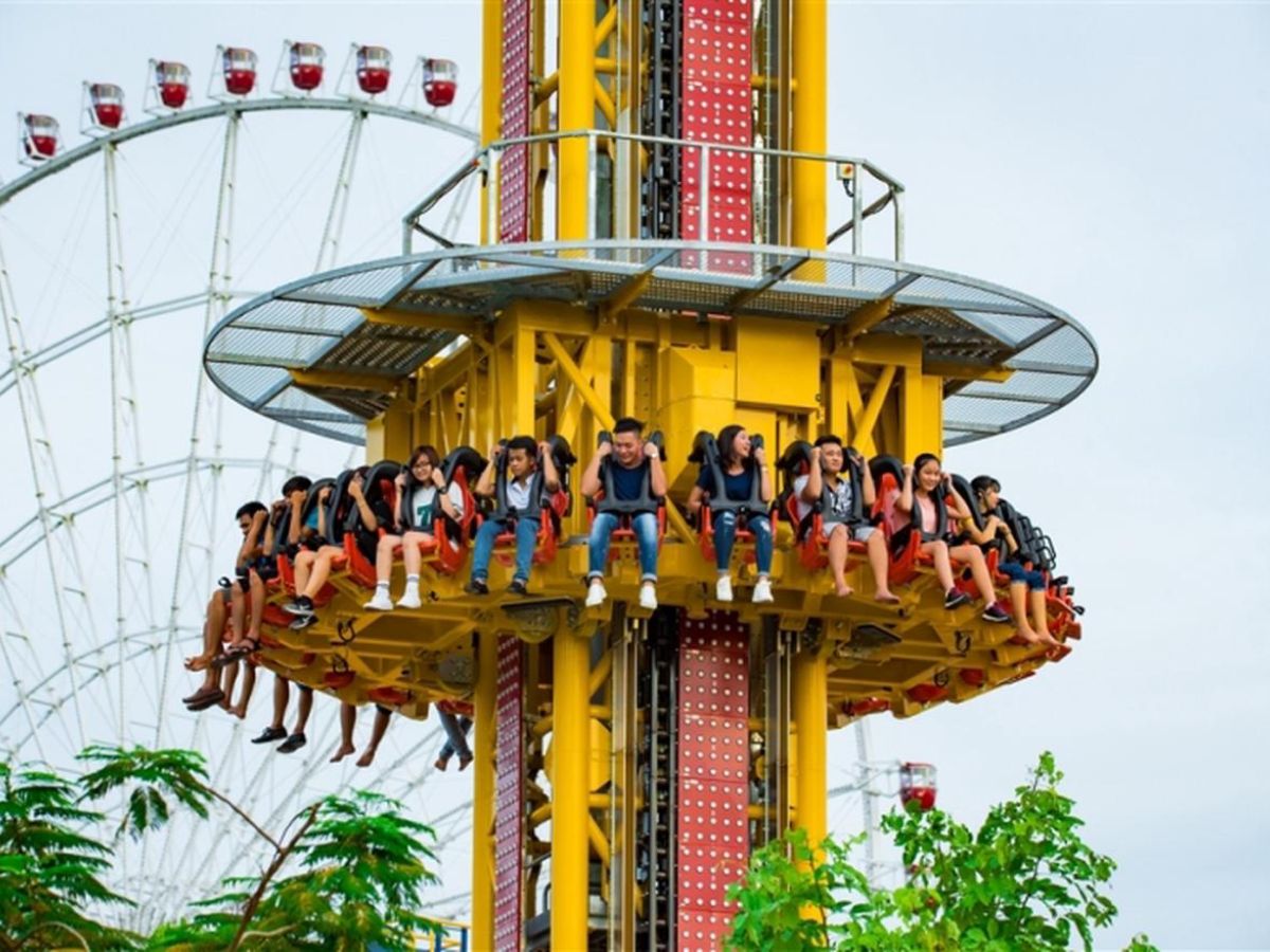 Tháp rơi tự do mang lại cảm giác hồi hộp với trải nghiệm rơi từ độ cao lớn.