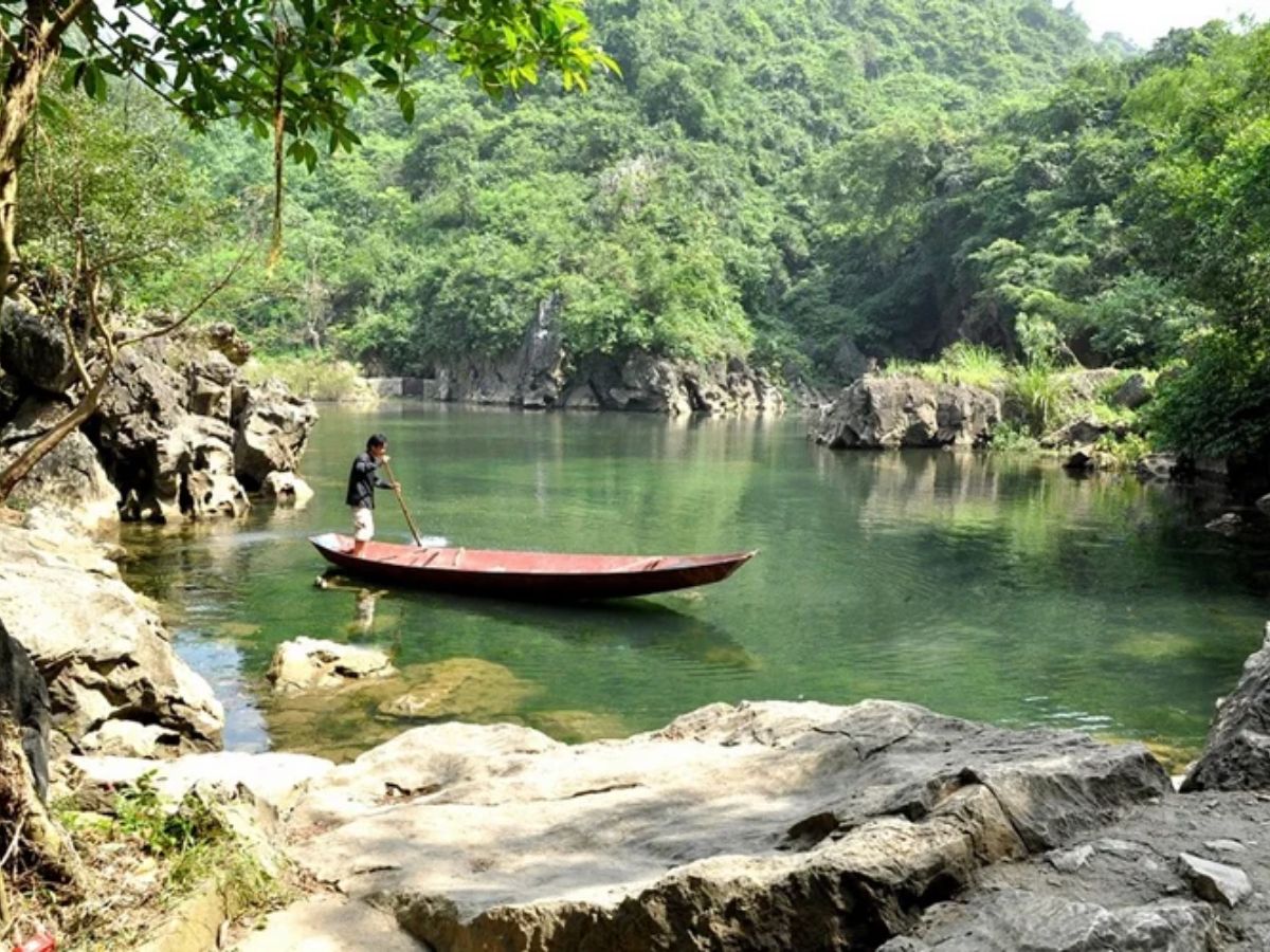 Bạn có thể kết hợp tham quan các khu sinh thái và không gian văn hóa tâm linh tại Hà Nam.