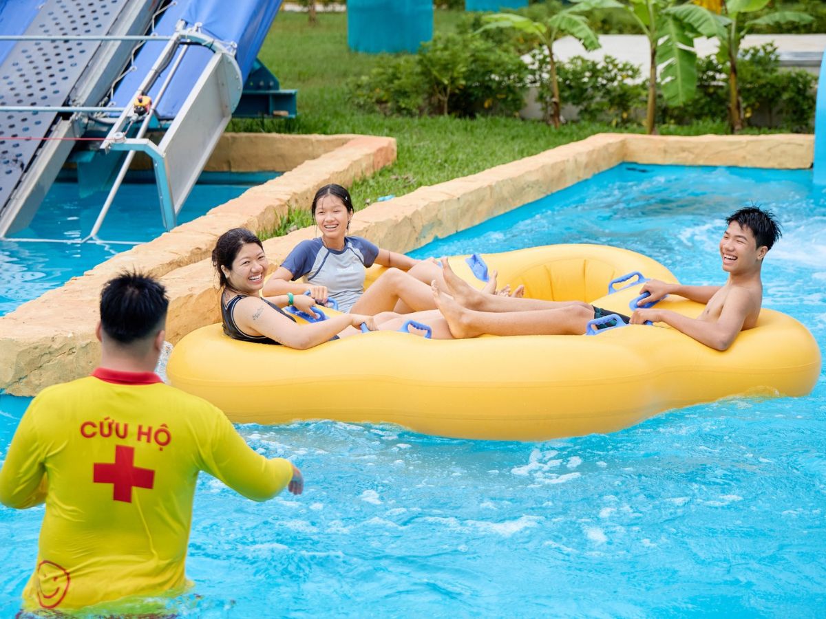 Du khách nên trang bị các vật dụng cần thiết trong quá trình vui chơi ở công viên nước Sun World Ha Nam