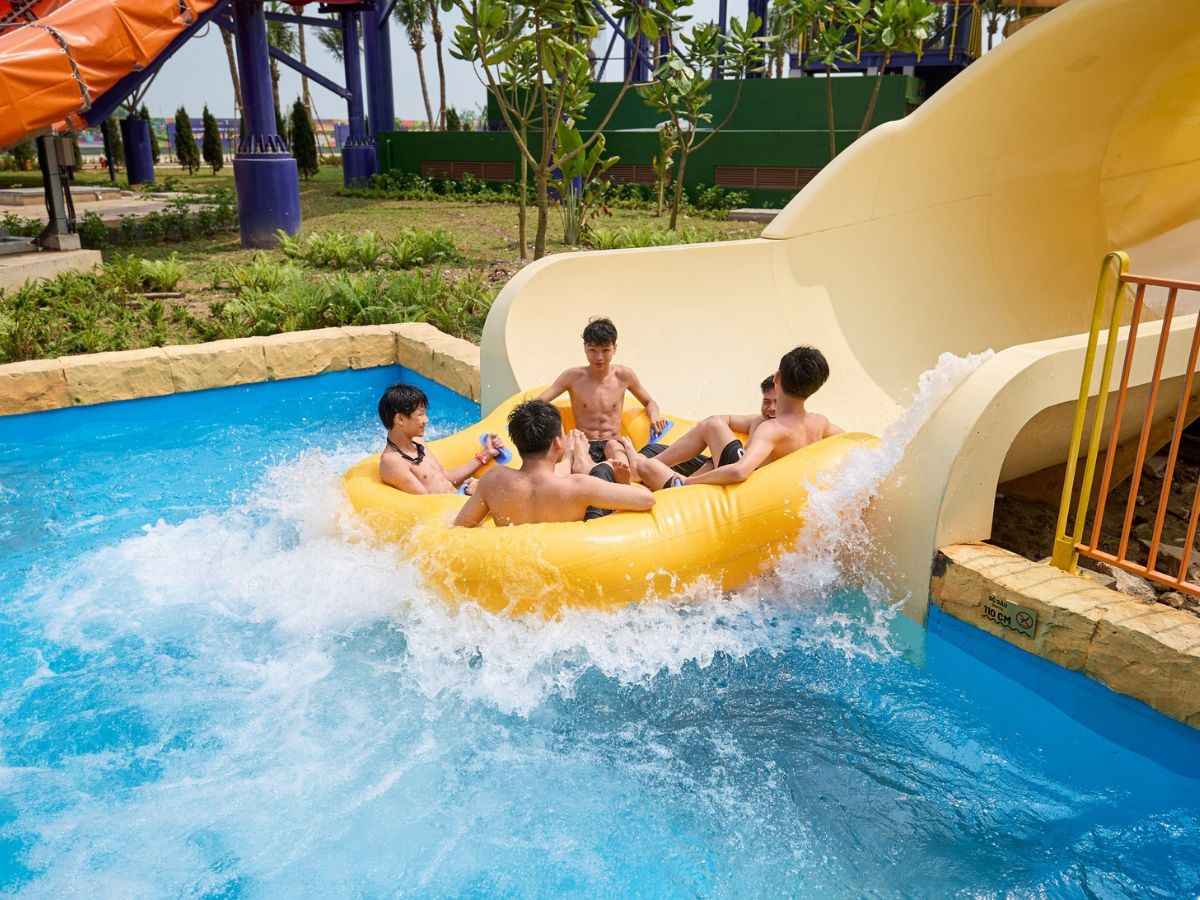 Những trò chơi giải trí hiện đại ở Sun World Ha Nam vào ban ngày tạo cảm giác hứng khởi cho du khách khi tham gia
