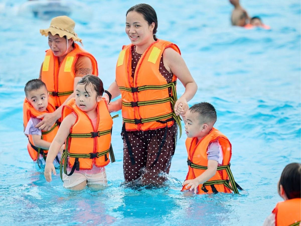 Việc chú ý an toàn và đảm bảo sức khỏe tốt luôn là yếu tố cần chú trọng trong lịch trình vui chơi 2N1Đ Hà Nam. 
