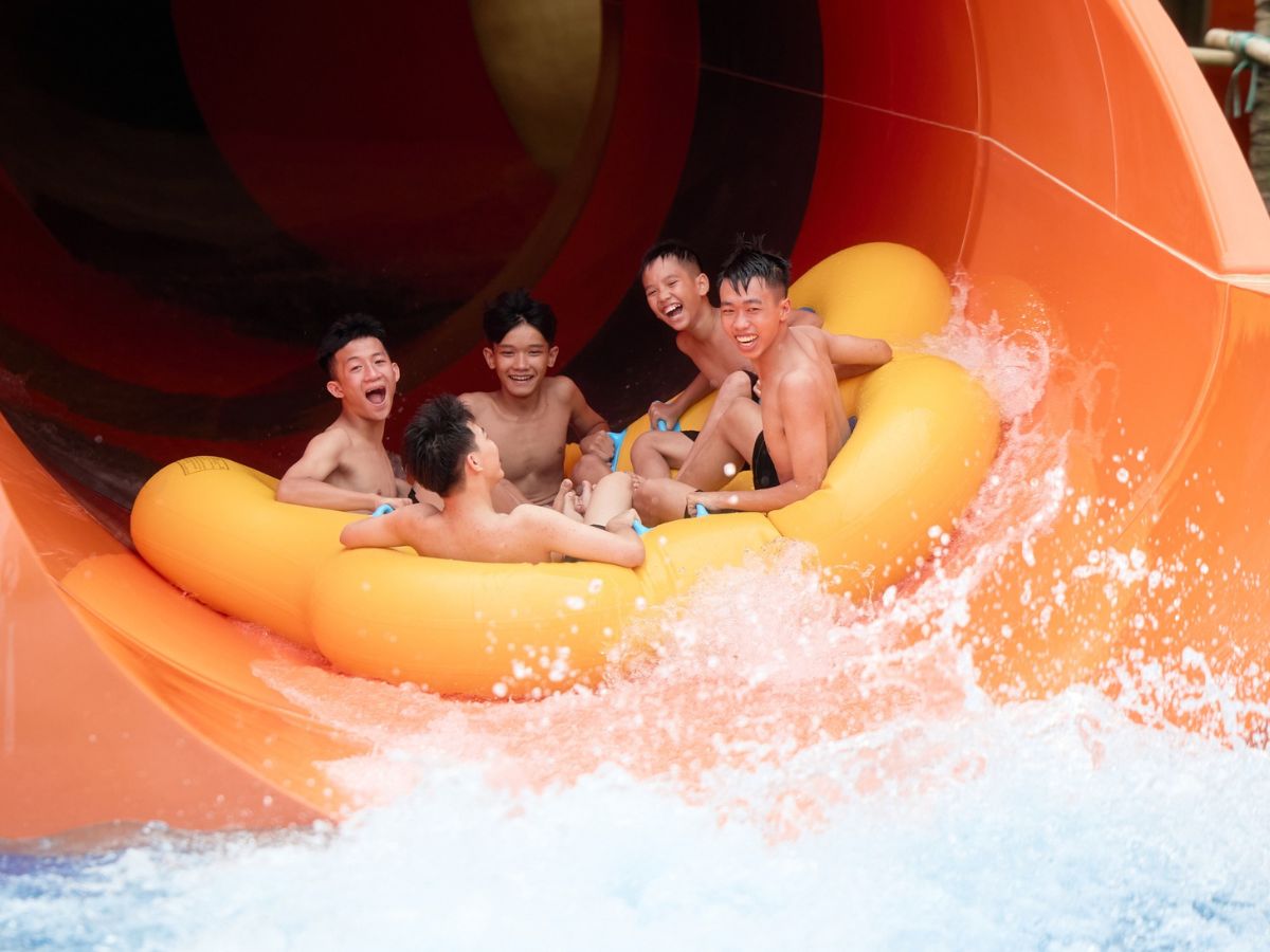 Khu vui chơi Sun World Ha Nam giúp du khách tha hồ giải nhiệt ngày hè với tổ hợp trò chơi đa dạng phù hợp với nhiều độ tuổi. 