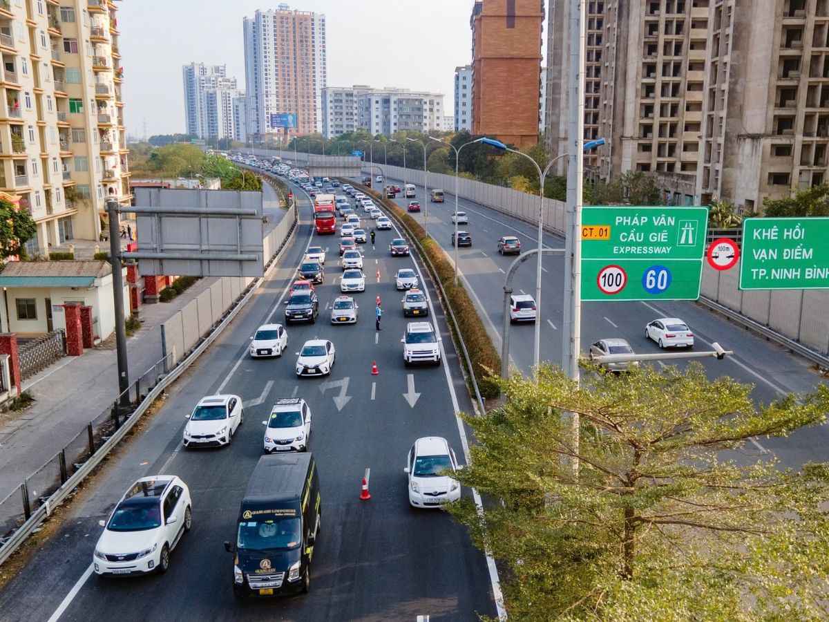 Du khách có thể di chuyển đến Sun World Ha Nam từ Hà Nội với nhiều phương tiện từ xe khách đến limousine để tối ưu thời gian di chuyển