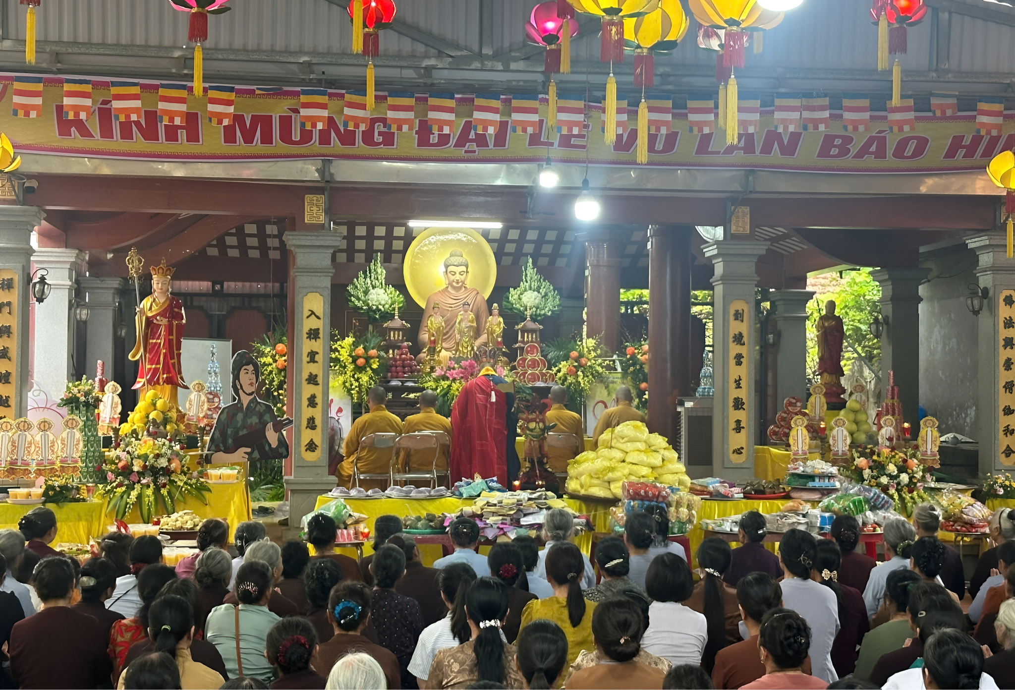 Các khóa lễ, cầu an, cầu siêu diễn ra quanh năm.