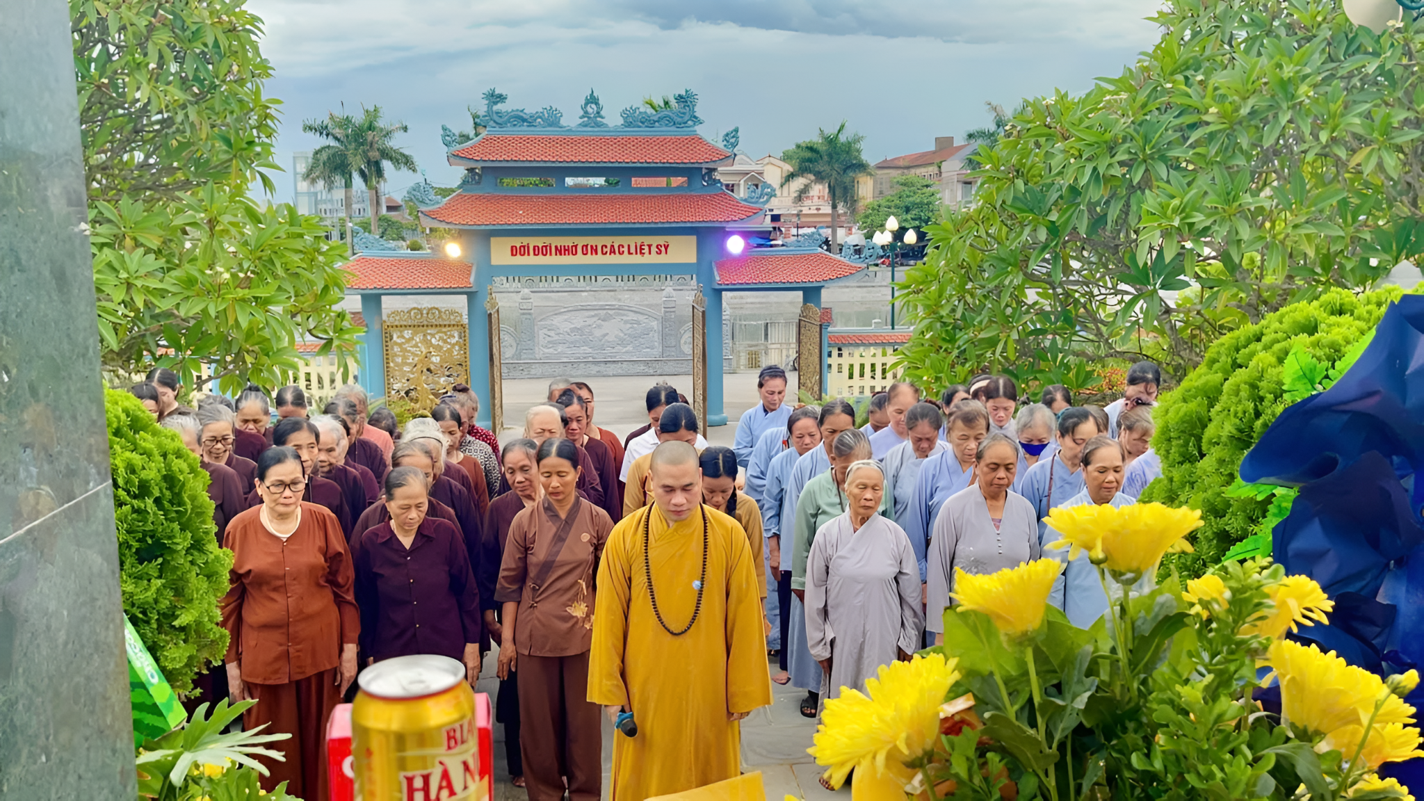 Tụng kinh cầu siêu tri ân anh linh các anh hùng liệt sĩ ngày Thương Binh Liệt sĩ.