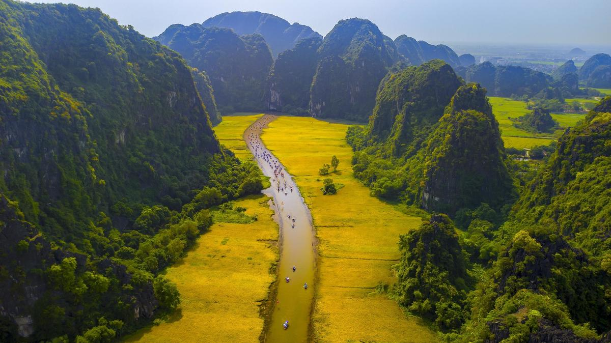 Núi, sông, hồ và đồng quê tạo nên cảnh picnic đặc trưng Ninh Bình.