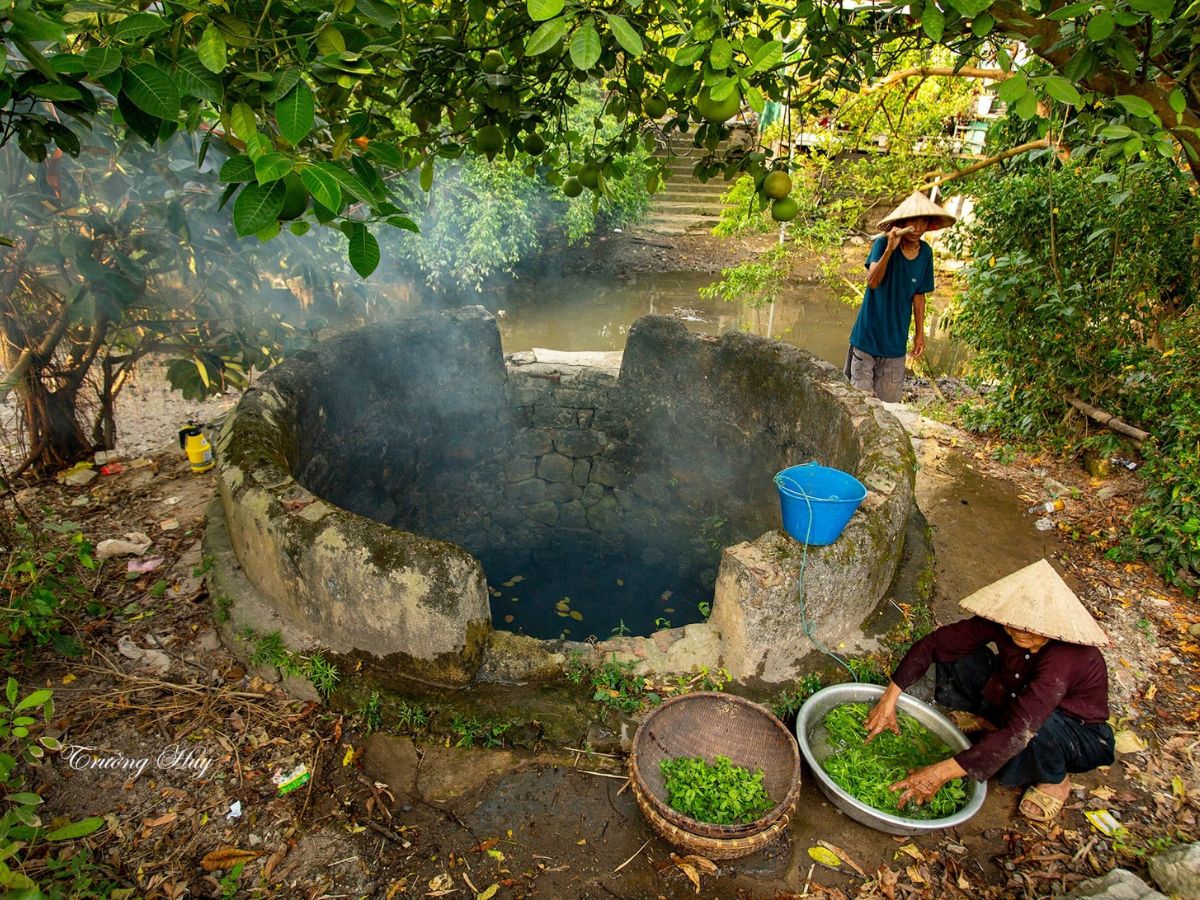 Giếng làng Hoa Lư giữ vị trí trung tâm đời sống làng quê.