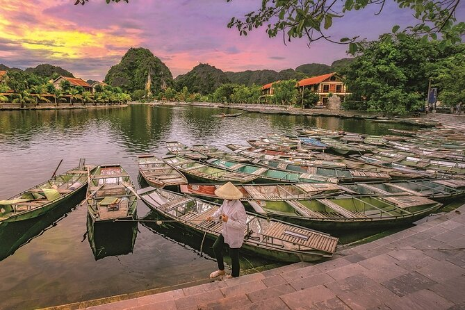 Bến đò Tràng An yên bình giữa núi đá. (Nguồn: Sưu tầm)