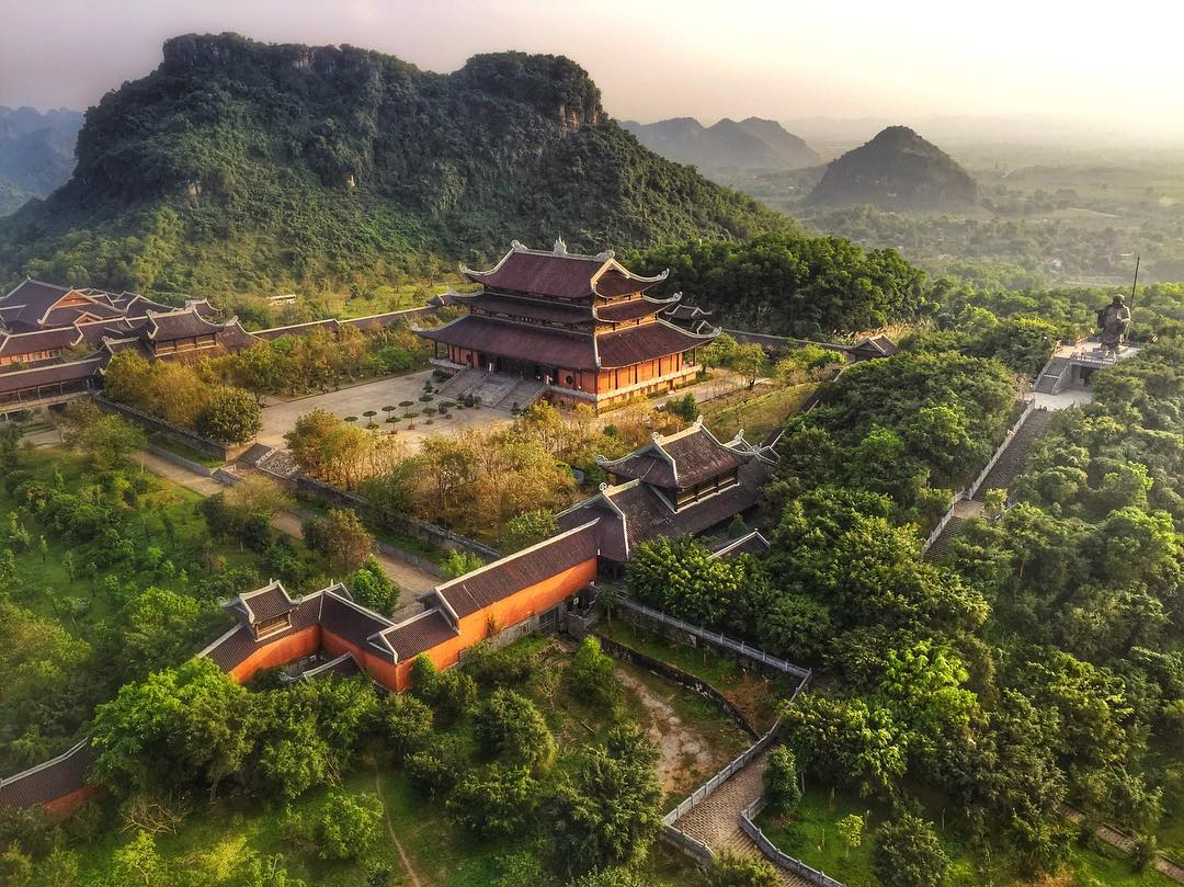 Dạo bước chùa Bái Đính trong không gian thanh tịnh. (Nguồn: Sưu tầm)