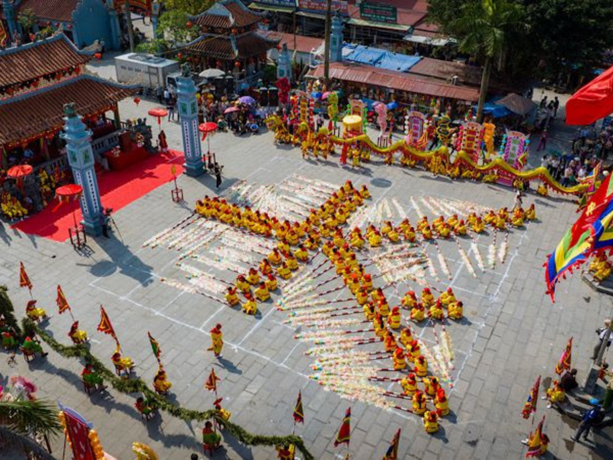 Lễ hội Phủ Dầy thường tổ chức vào tháng Ba âm lịch, là thời điểm linh thiêng và đông vui nhất. (Nguồn: Sưu tầm)