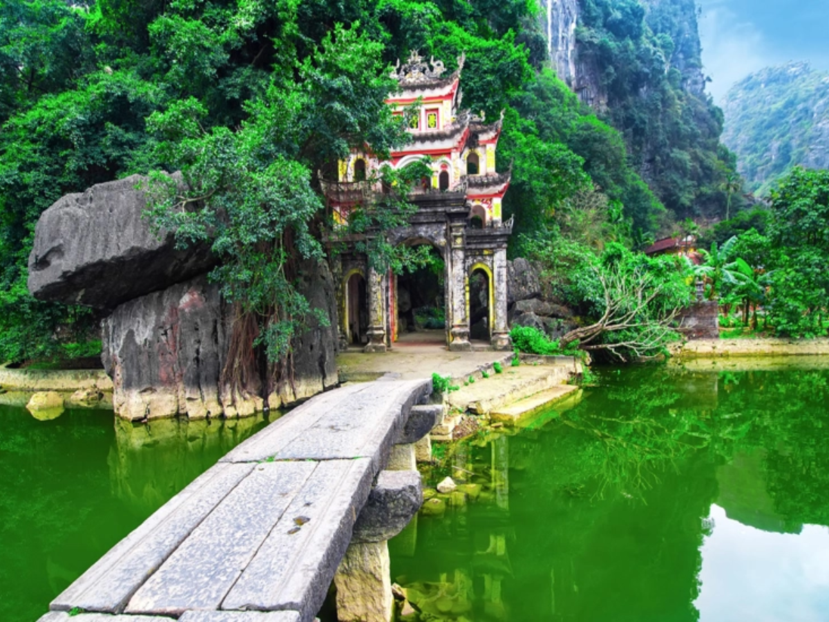 Tham quan đền Thung Lá, du khách dễ dàng kết hợp khám phá thêm nhiều điểm đến khác tại Ninh Bình. (Nguồn: Sưu tầm)