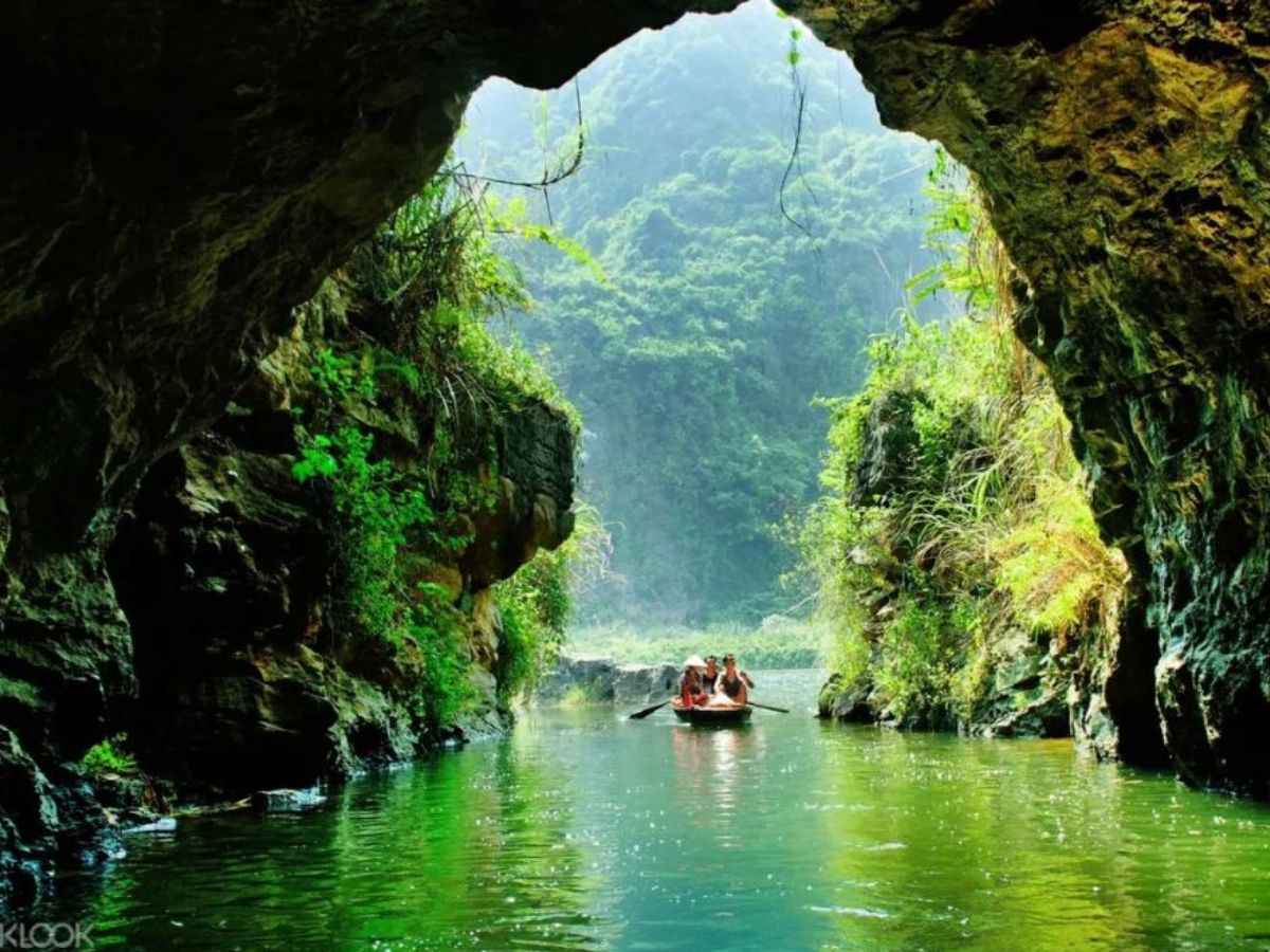 Tràng An - Điểm du lịch nổi tiếng tại Ninh Bình. (Nguồn: Sưu tầm)