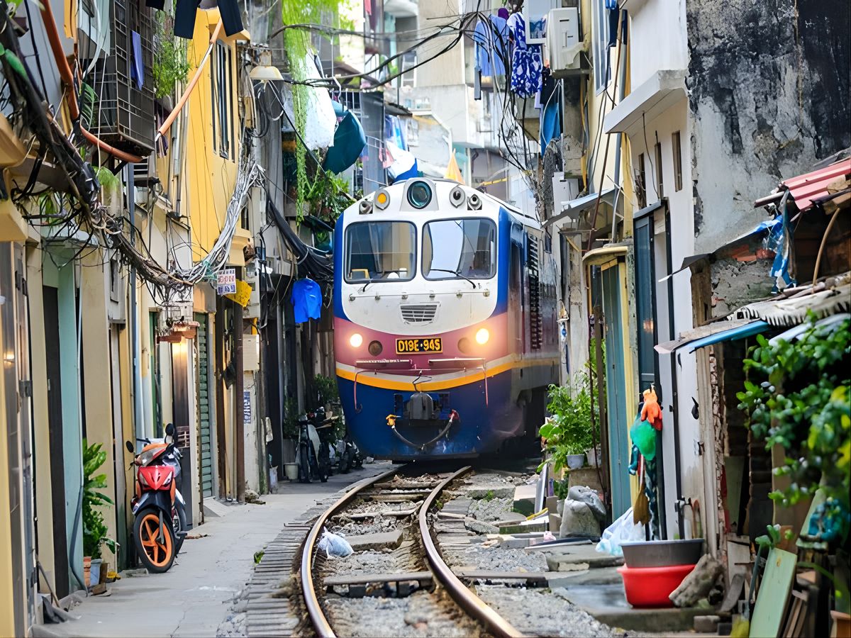 Có nhiều loại hình phương tiện di chuyển đến Ninh Bình. (Nguồn: Sưu tầm)