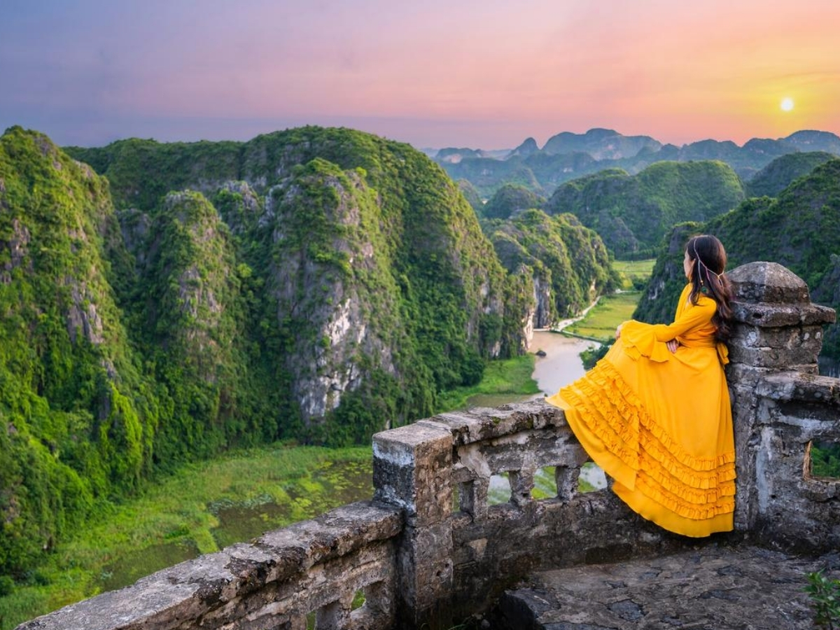 Du khách check-in từ trên cao và thỏa sức ngắm núi non hùng vĩ. (Nguồn: Sưu tầm)