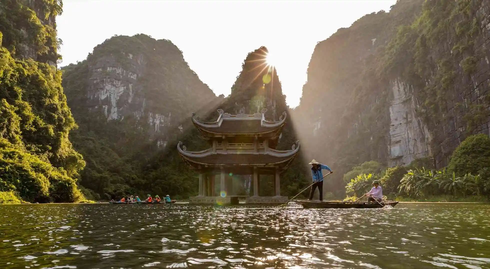 Du khách cần có khoảng nghĩ ngắn trước khi ghé thăm Tràng An.
