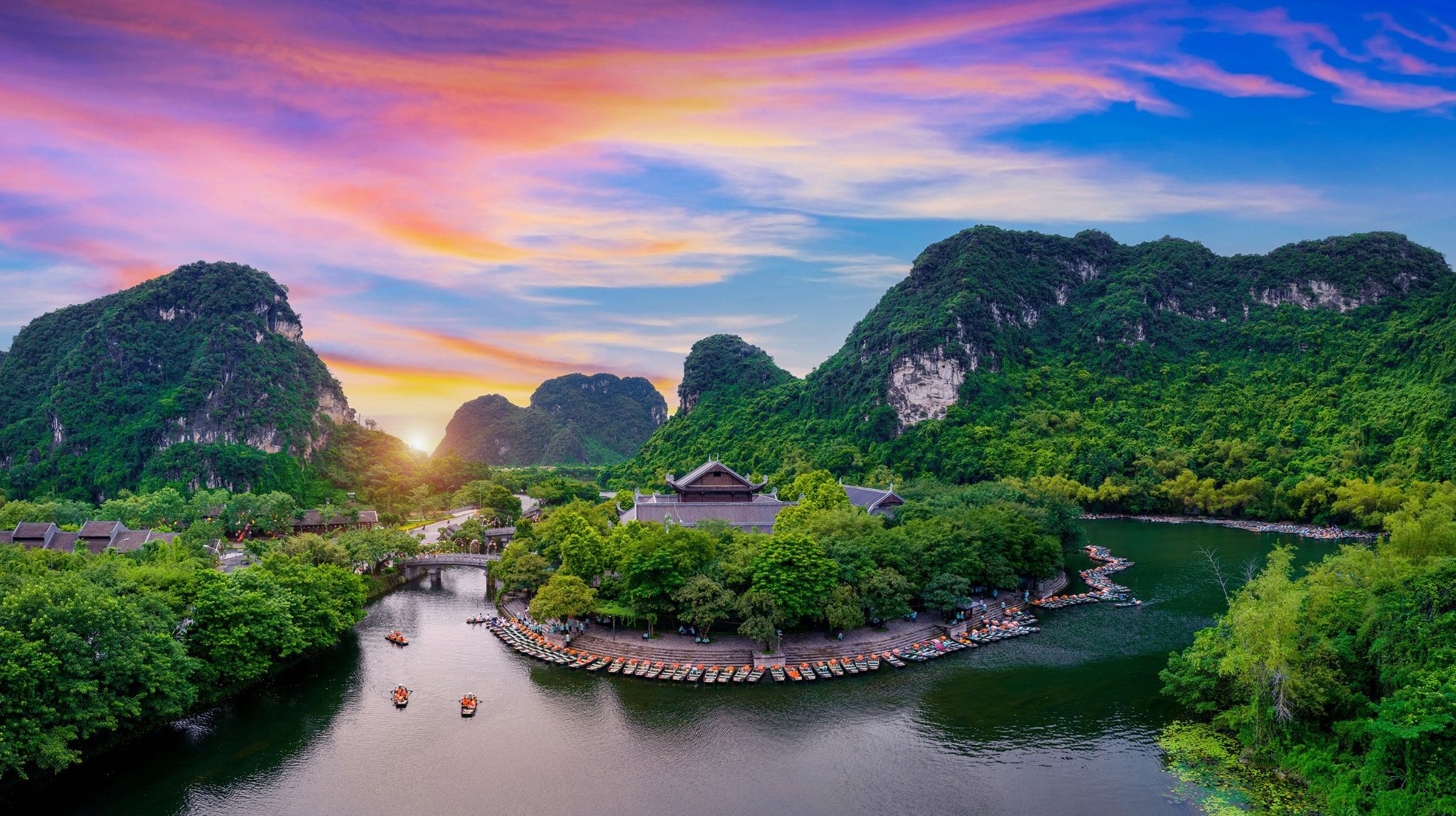 Tràng An là khu di sản thế giới được nhiều du khách lựa chọn làm điểm ngắm hoàng hôn đẹp.