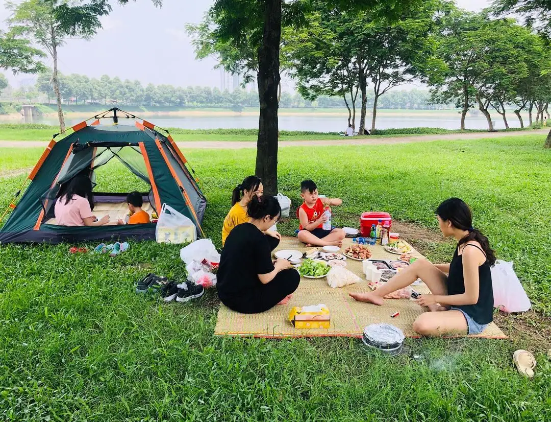 Cắm trại ở công viên Yên Sở.