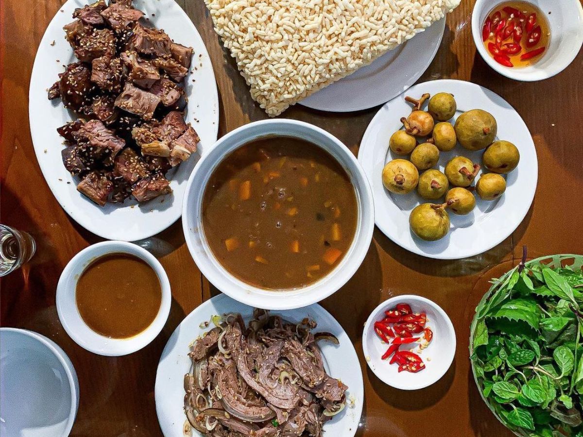Những bữa tiệc dê núi Ninh Bình hoành tráng ở nhà hàng Dũng Phố Núi Ninh Bình.