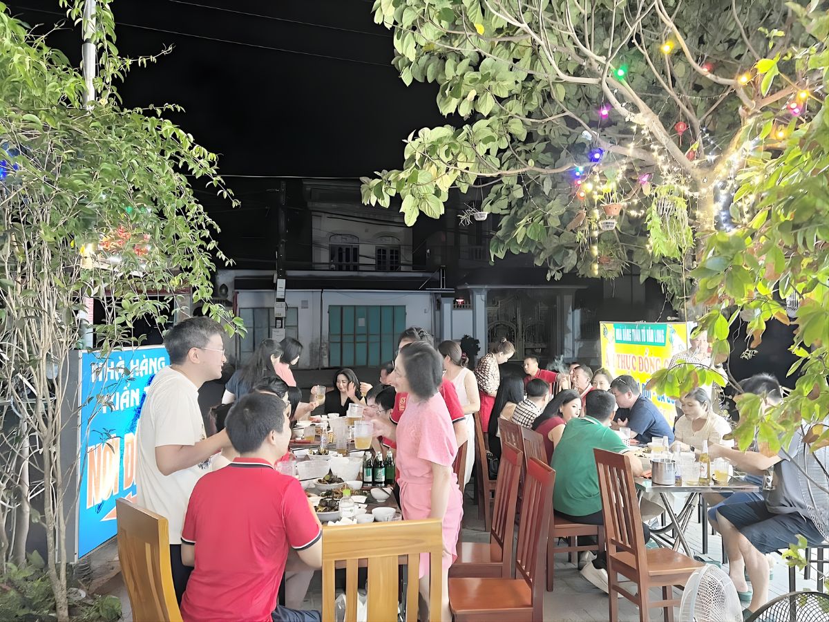 Nhà Hàng Tuấn Tú là địa điểm đáng ghé trong hành trình ghé Ninh Binh. 