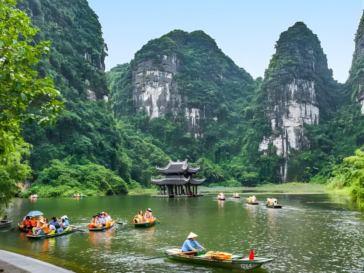 Tràng An được UNESCO công nhận là Di sản Văn hóa và Thiên nhiên Thế giới.