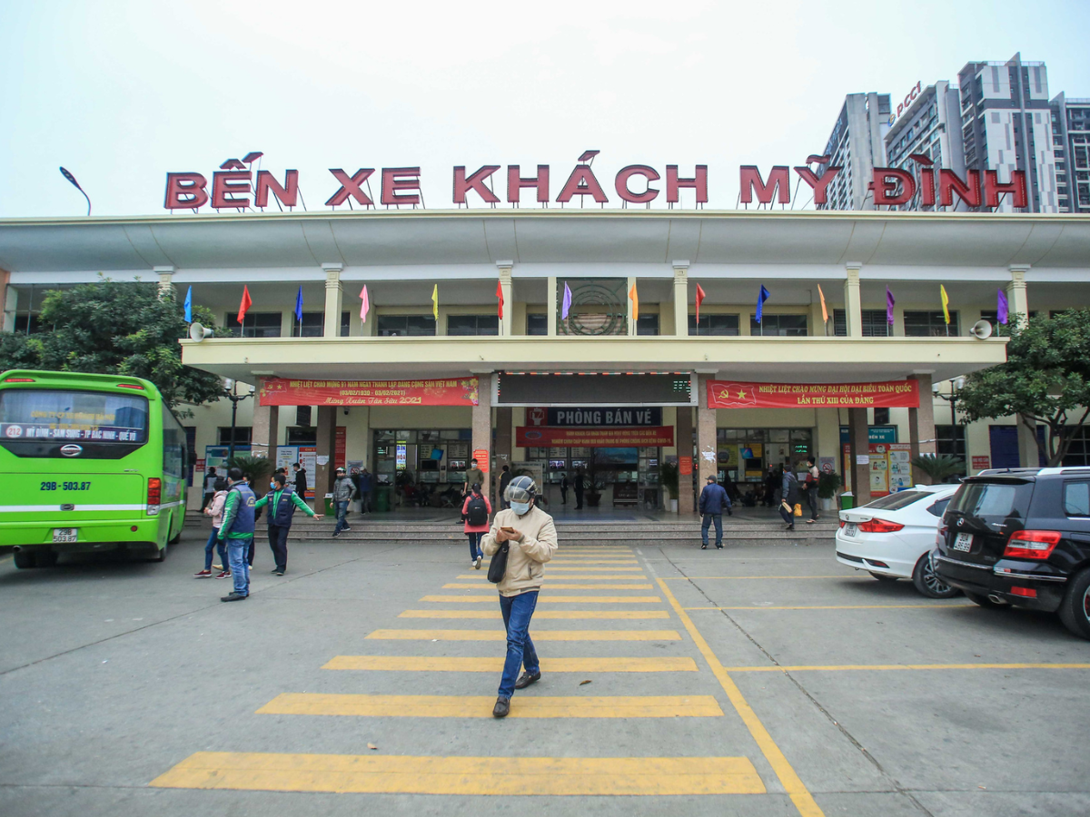 Du khách cũng có thể lựa chọn các tuyến xe khách tại bến xe Mỹ Định để di chuyển thuận tiện hơn. (Nguồn: Sưu tầm)