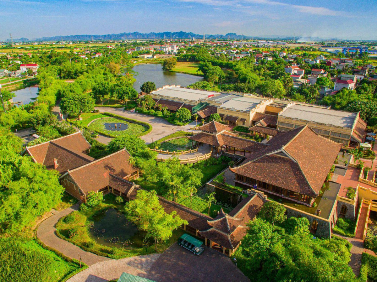 Toàn cảnh Emeralda Resort Ninh Bình nhìn từ trên cao. (Nguồn: Sưu tầm)&nbsp;