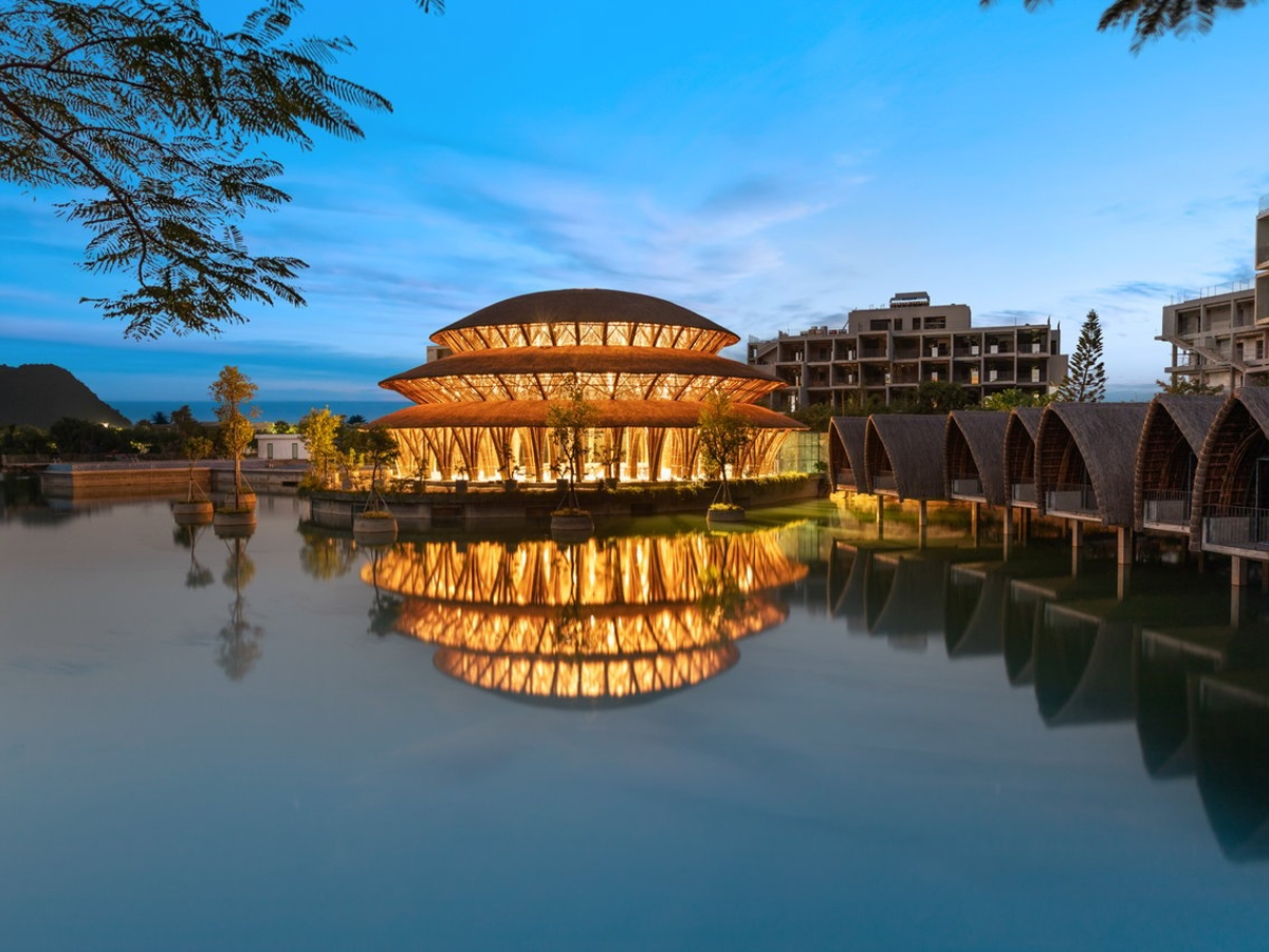 Wyndham Grand Vedana Ninh Binh Resort sở hữu khung cảnh mây trời non nước hữu tình. (Nguồn: Sưu tầm)