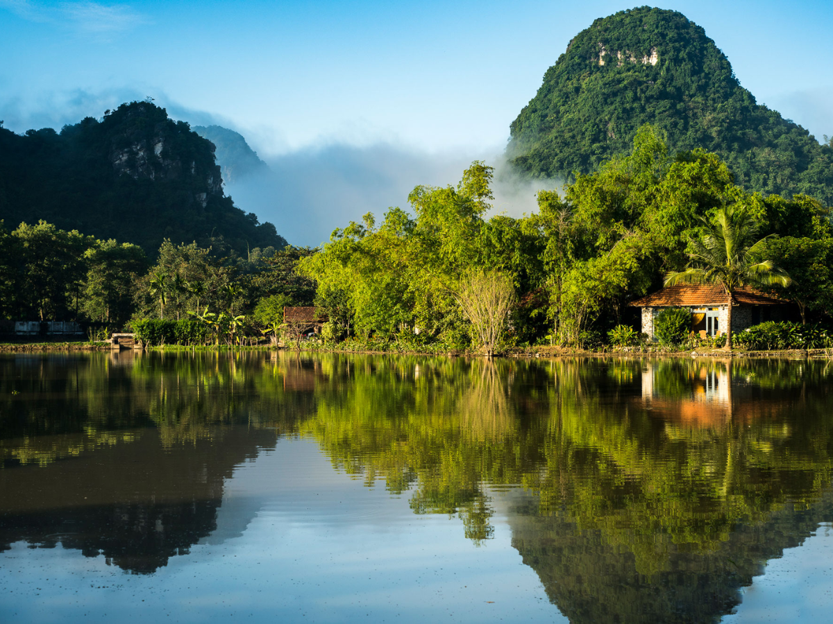 Resort nằm trong quần thể danh thắng Tam Cốc – Bích Động. (Nguồn: Sưu tầm)