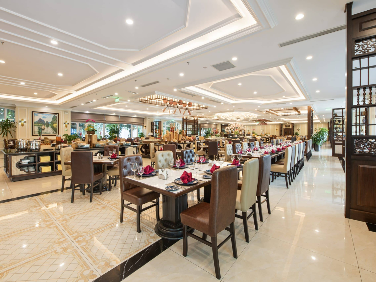 Hệ thống nhà hàng Legend và nhà hàng Đại Yến tại khách sạn có sức chứa lên đến hơn 1.000 thực khách cùng lúc. (Nguồn: Sưu tầm)
