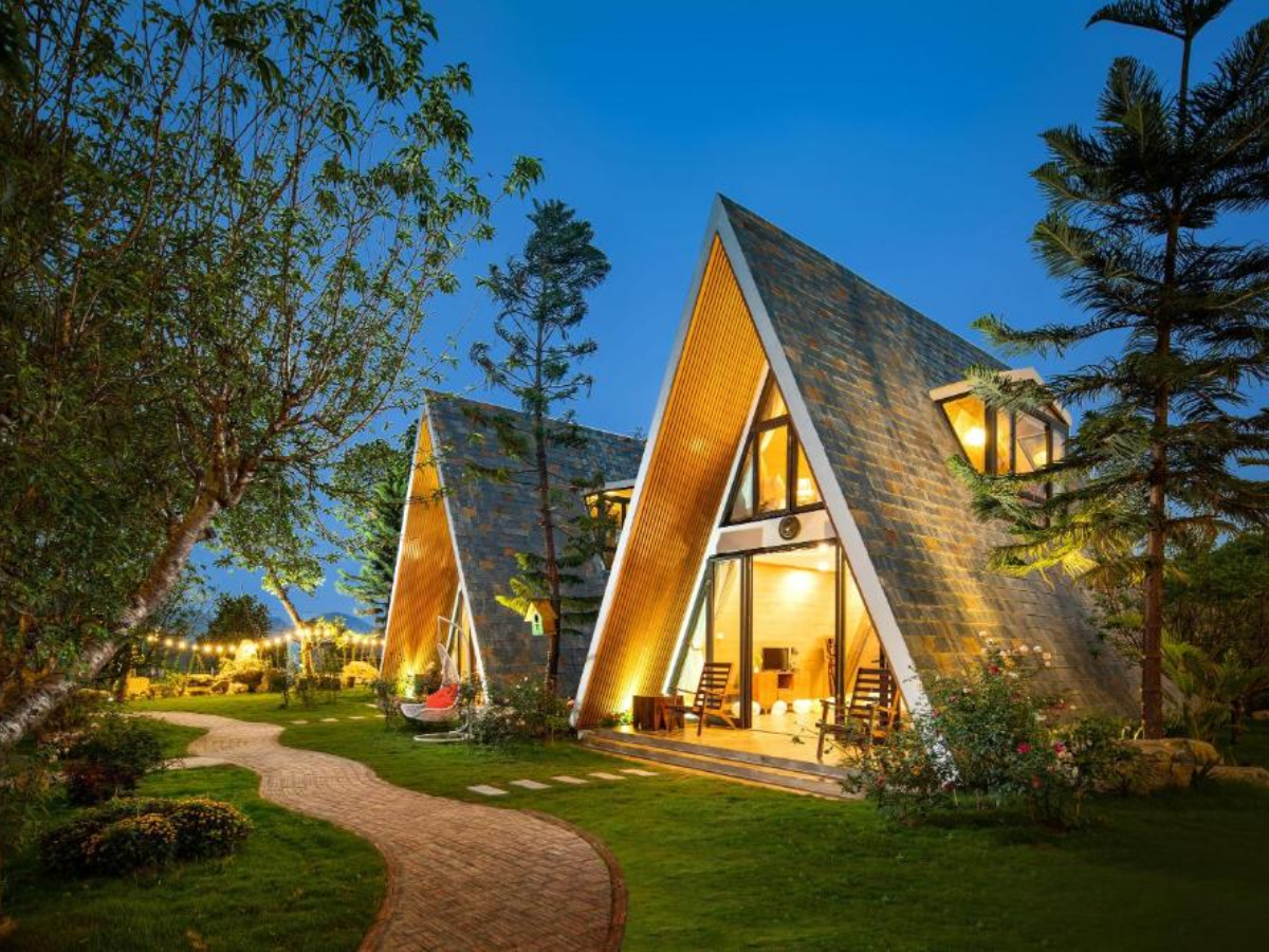 Resort nổi bật với thiết kế lạ mắt và không gian xanh thoáng mát. (Nguồn: Sưu tầm)
