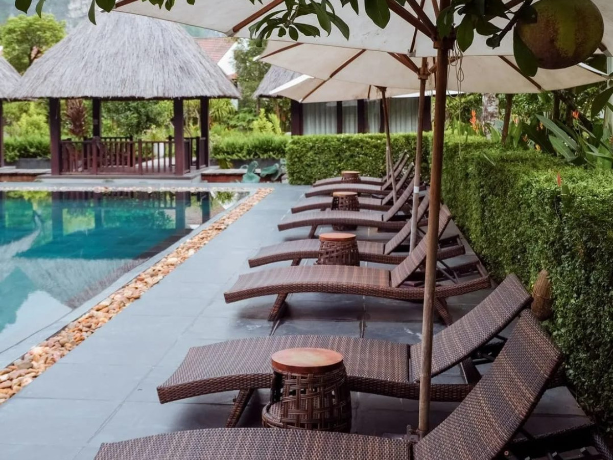 Hồ bơi tại Aravinda Resort Ninh Binh đạt chuẩn 4 sao với diện tích siêu rộng. (Nguồn: Sưu tầm)