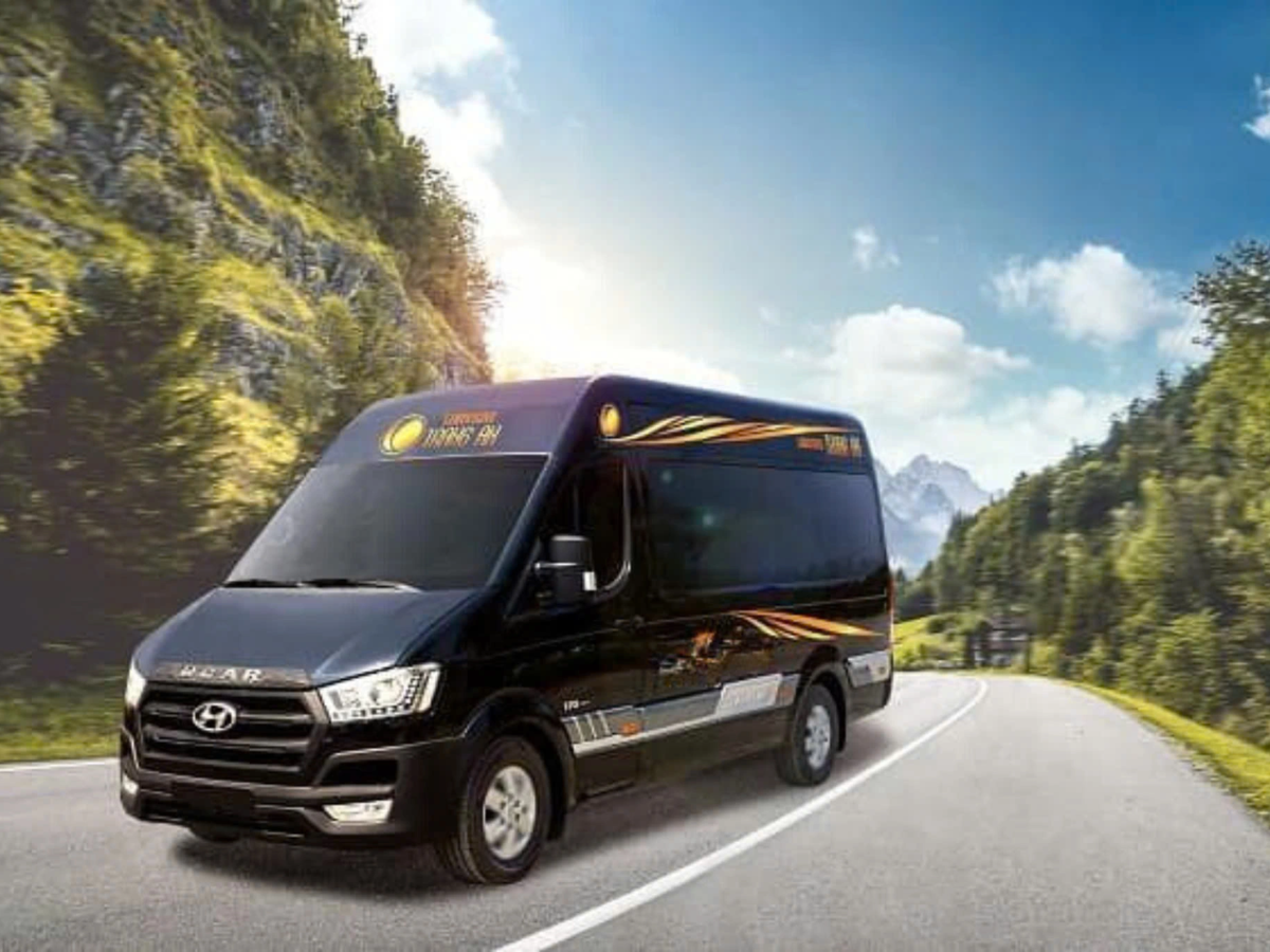 Du khách có thể lựa chọn di chuyển bằng xe limousine để chuyến đi trở nên thuận tiện hơn. (Nguồn: Sưu tầm)