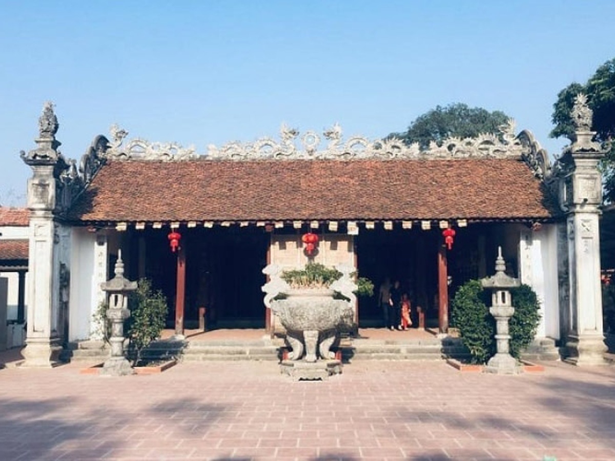 Chùa Bà Đanh mang vẻ cổ kính và yên tĩnh trong không gian ven sông. (Nguồn: Sưu tầm)