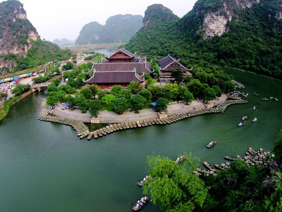 Tràng An không chỉ sở hữu cảnh quan ấn tượng mà còn lưu giữ những giá trị văn hóa, lịch sử và dấu tích cư trú lâu đời của con người. (Nguồn: Sưu tầm)