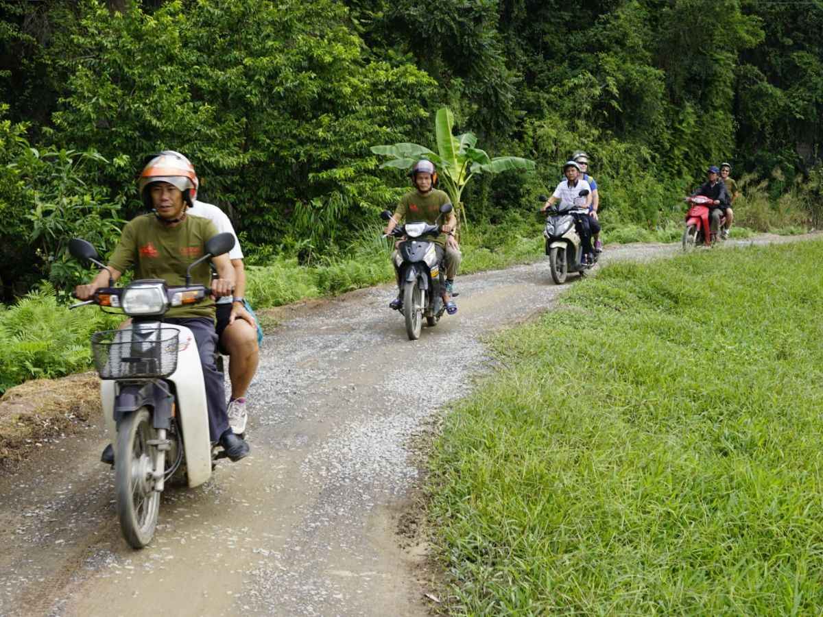 Du khách nên thuê xe máy ở Ninh Bình khi muốn chủ động lịch trình khám phá nhiều điểm đến ở khoảng cách gần. (Nguồn: Sưu tầm)