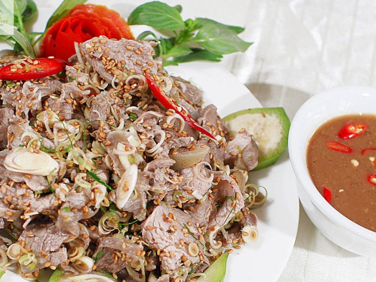 Dê núi Kim Bảng có thịt săn chắc, thơm ngon và được chế biến thành nhiều món đặc sắc. (Nguồn: Sưu tầm)