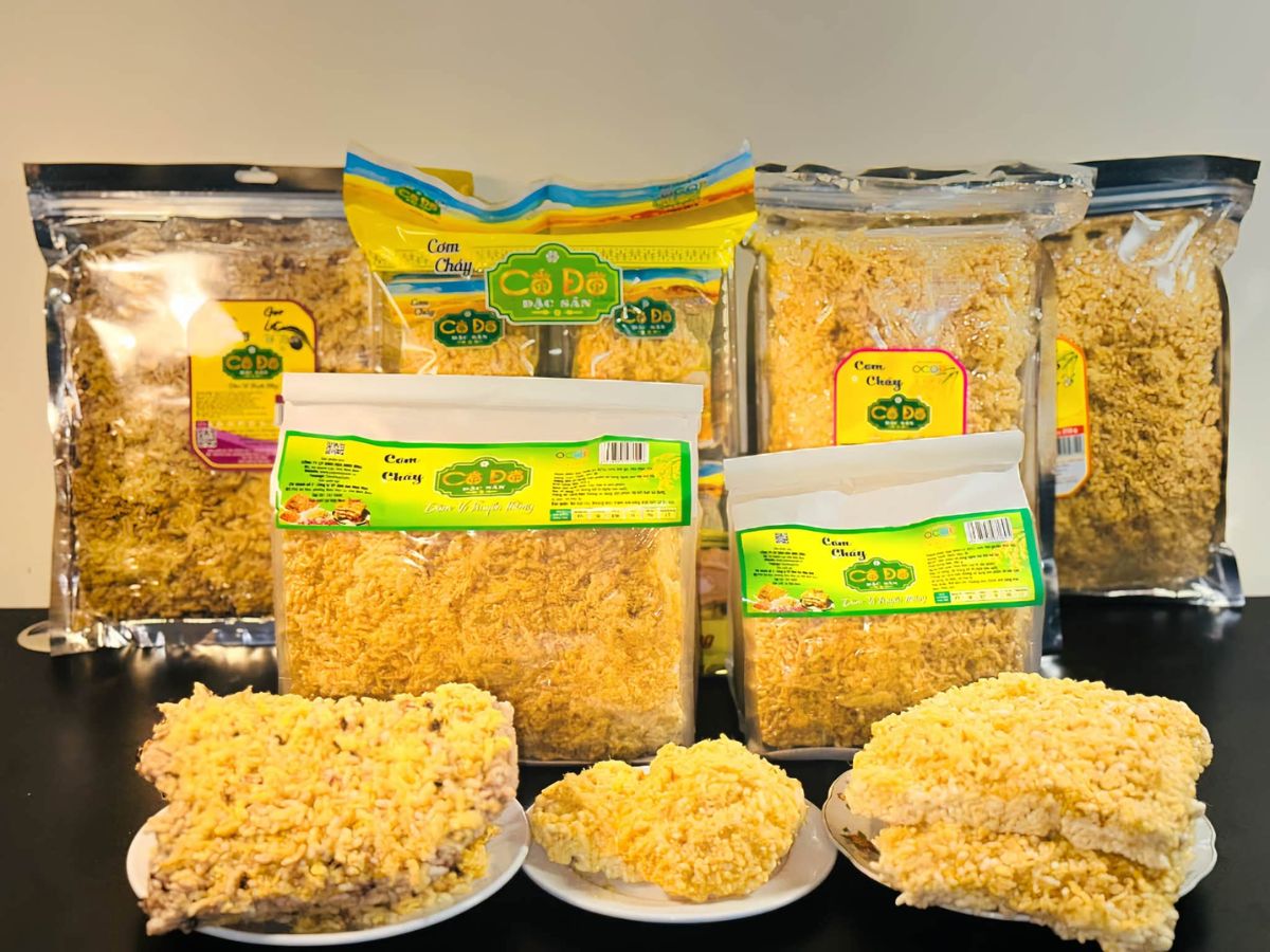 Cơm cháy Cố Đô được đóng gói chỉn chu, mang đậm dấu ấn địa phương và thuận tiện làm quà. (Nguồn: Sưu tầm)