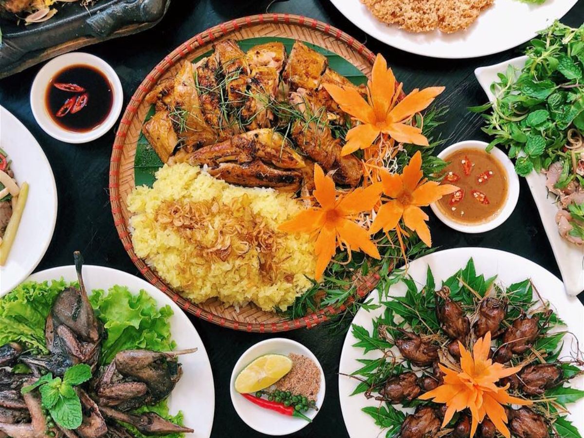 Nhà hàng Thứ Cò Phủ Lý nổi bật với thực đơn đa dạng các món chim trời mang đậm hương vị Bắc Bộ. (Nguồn: Sưu tầm)