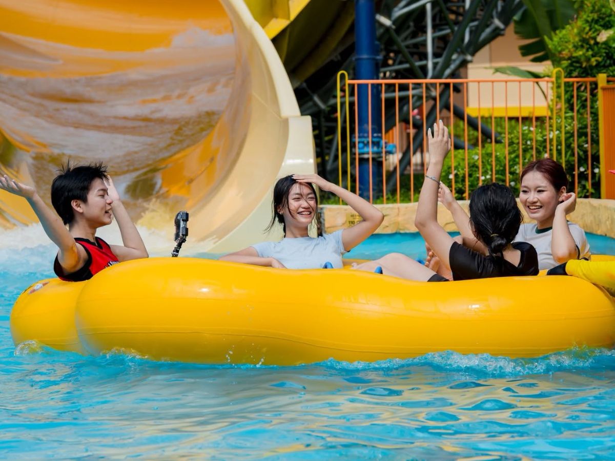 Sun World Ha Nam mang đến nhịp trải nghiệm sôi động với hệ thống trò chơi nước, đường trượt và các khu vui chơi theo chủ đề. (Nguồn: Sưu tầm)