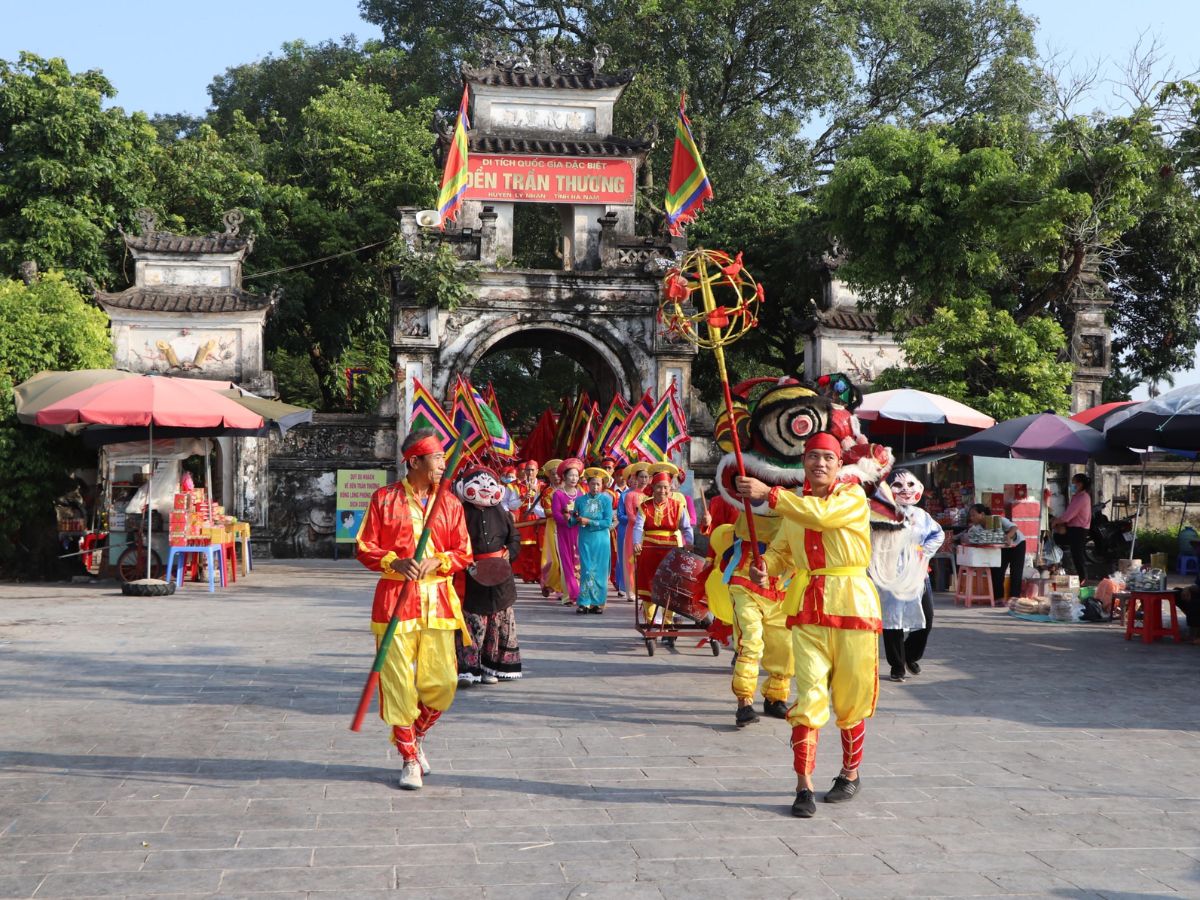 Lễ hội Đền Trần Thương góp phần gìn giữ những giá trị lịch sử, văn hóa và tín ngưỡng truyền thống. (Nguồn: Sưu tầm)