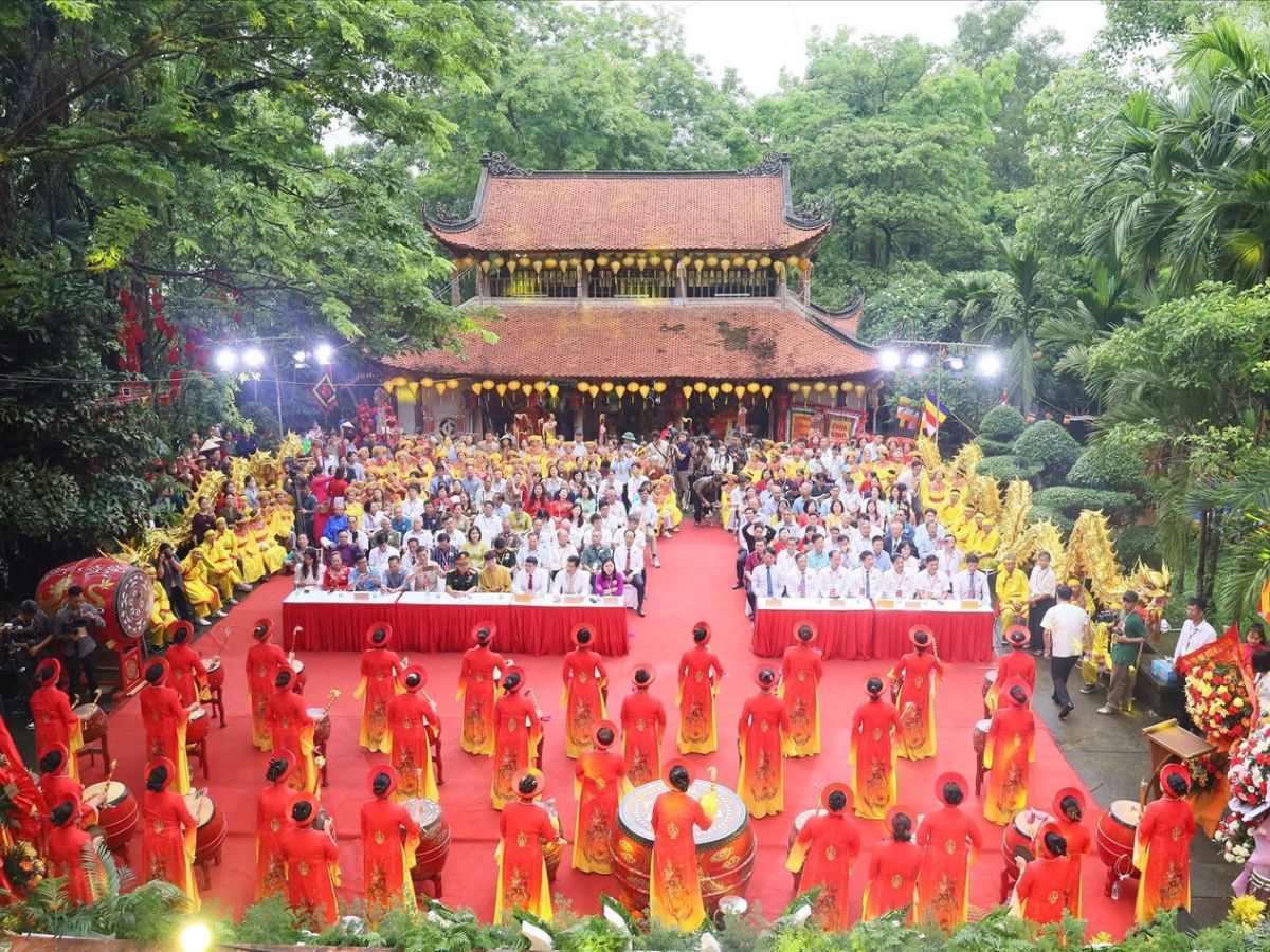 Du khách có thể tham gia các nghi lễ truyền thống để cảm nhận không khí đặc sắc của lễ hội. (Nguồn: Sưu tầm)