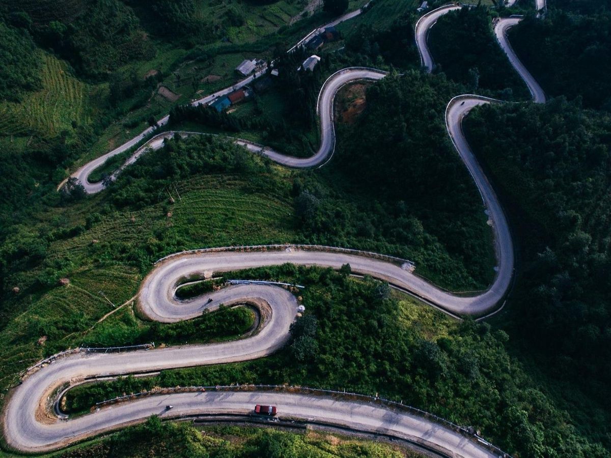 Cung đường vùng cao Hà Giang giữa núi đá, thung lũng và bản làng. (Nguồn: Sưu tầm).