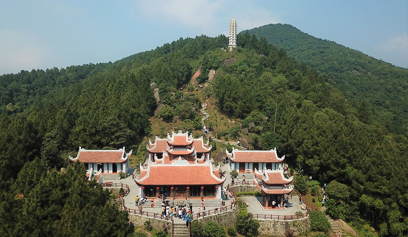 Chùa Hương là điểm hành hương, du lịch ngắn ngày từ Hà Nội được nhiều người yêu thích. (Nguồn: Sưu tầm)