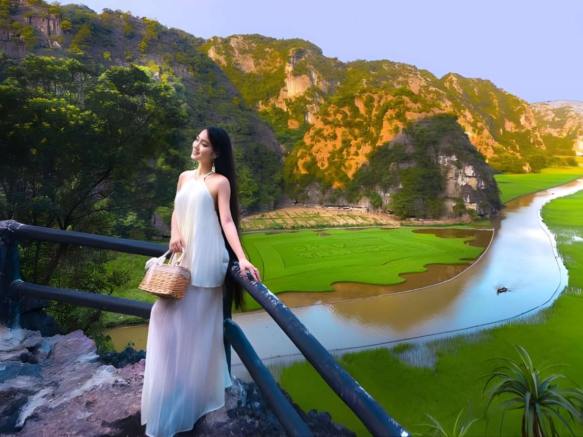 Tam Cốc Bích Động là khu danh thắng sông nước Ninh Bình. (Nguồn: Sưu tầm)
