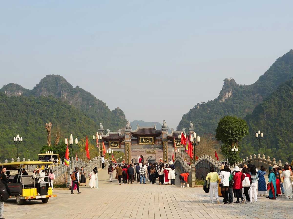 Nếu du lịch đến Ninh Bình 2 ngày 1 đêm thì du khách có thể bắt đầu di chuyển từ Hà Nội đến Ninh Bình. (Nguồn: Sưu tầm)