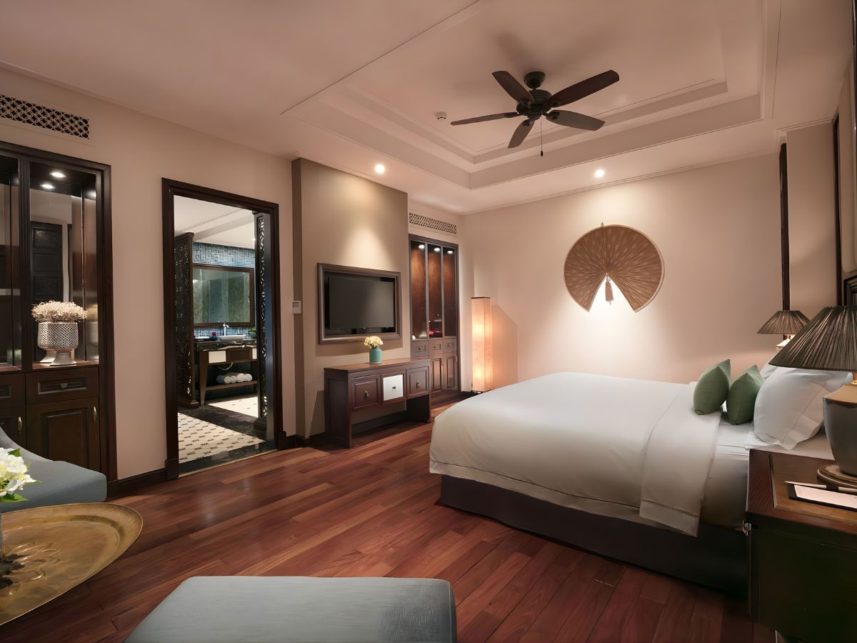 Đặt vé các dịch vụ cũng như đặt phòng trước ít nhất 2 tuần giúp tránh tình trạng hết phòng hoặc tăng giá. (Nguồn: Sưu tầm)